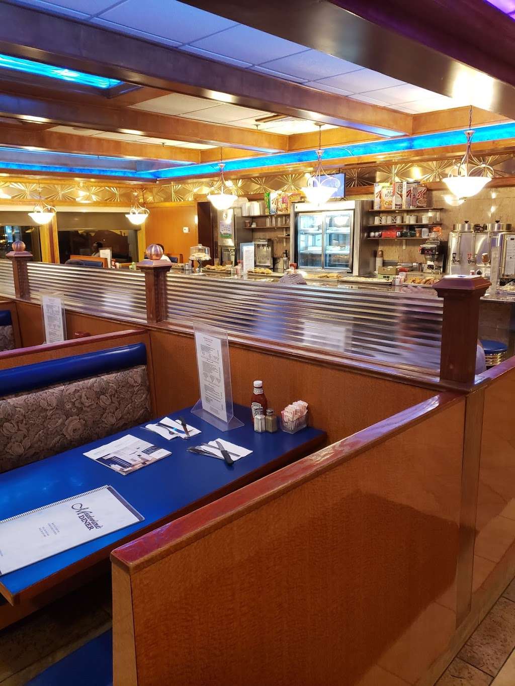 Meadowlands Diner | 320 NJ-17, Carlstadt, NJ 07072, USA | Phone: (201) 935-5444