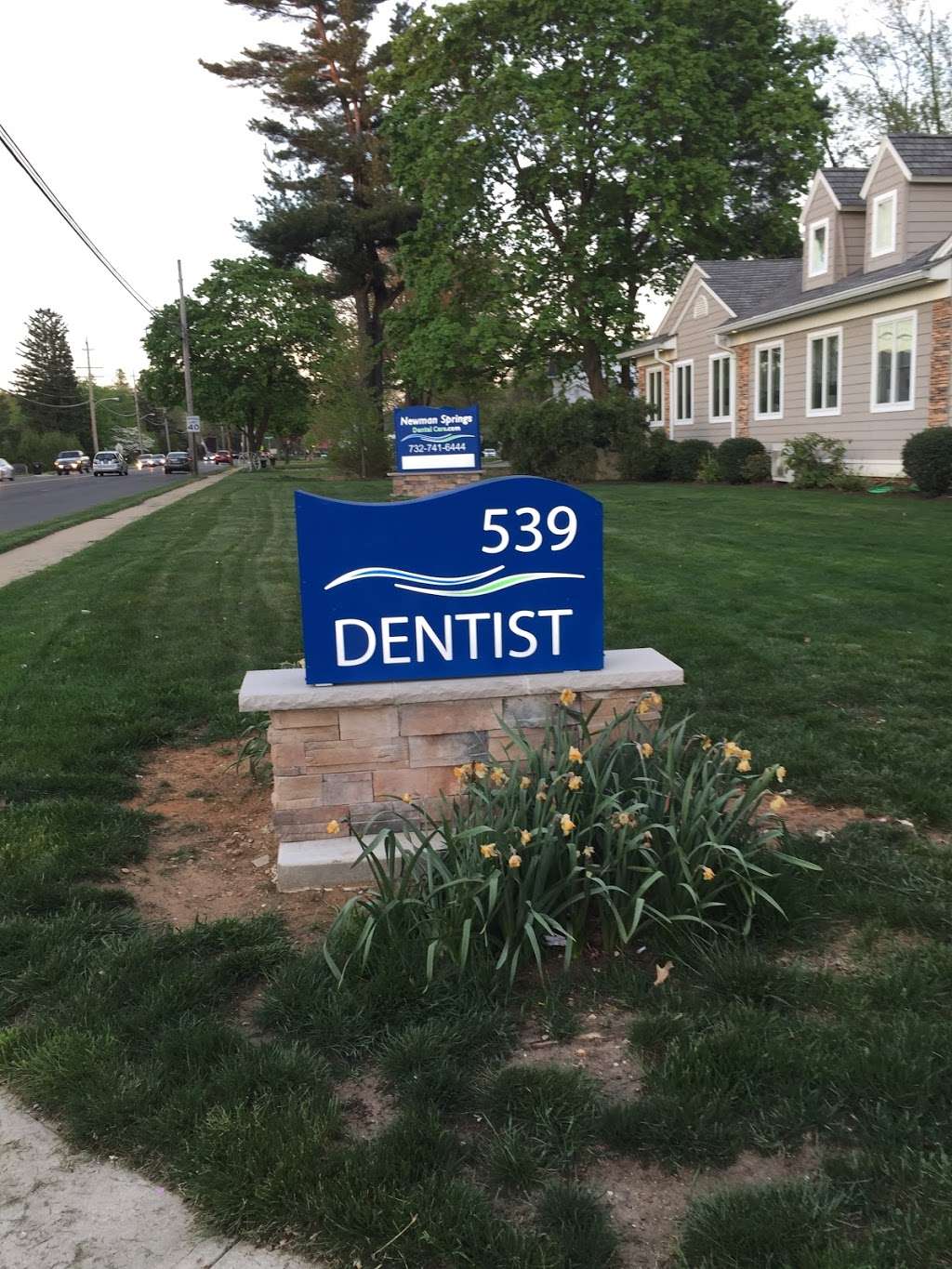 Newman Springs Dental Care: Drs Friedman Menon & Suri | 539 Newman Springs Rd, Lincroft, NJ 07738, USA | Phone: (732) 978-4521