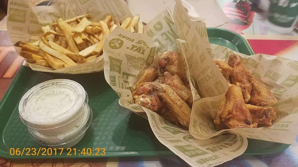 Wingstop | 8633 Woodley Ave, North Hills, CA 91343 | Phone: (818) 891-0999