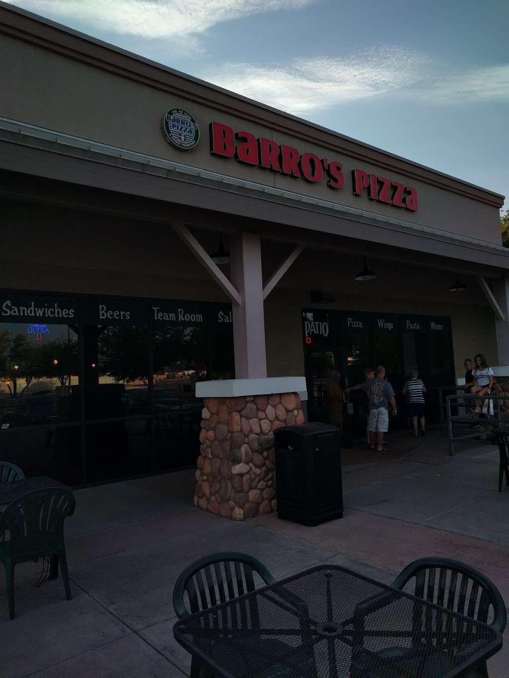 Barros Pizza | 950 East Riggs Road, Chandler, AZ 85249, USA | Phone: (480) 895-2555