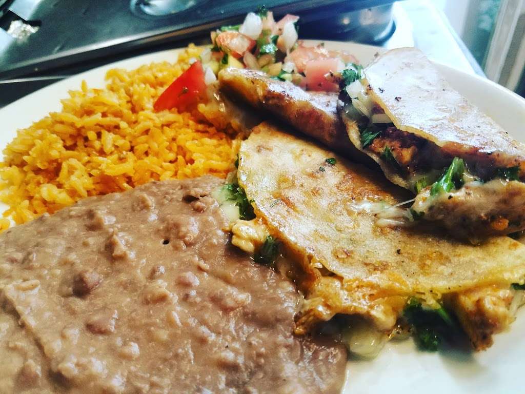 Zaragozas Mexican Restaurant | 139 Brazosport Blvd N, Clute, TX 77531