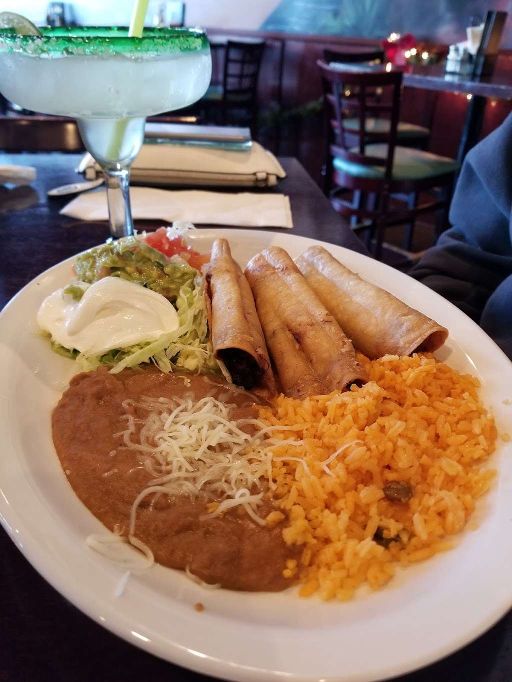 El Salto Restaurant | 5031 E Lincoln Hwy, Merrillville, IN 46410 | Phone: (219) 940-9955