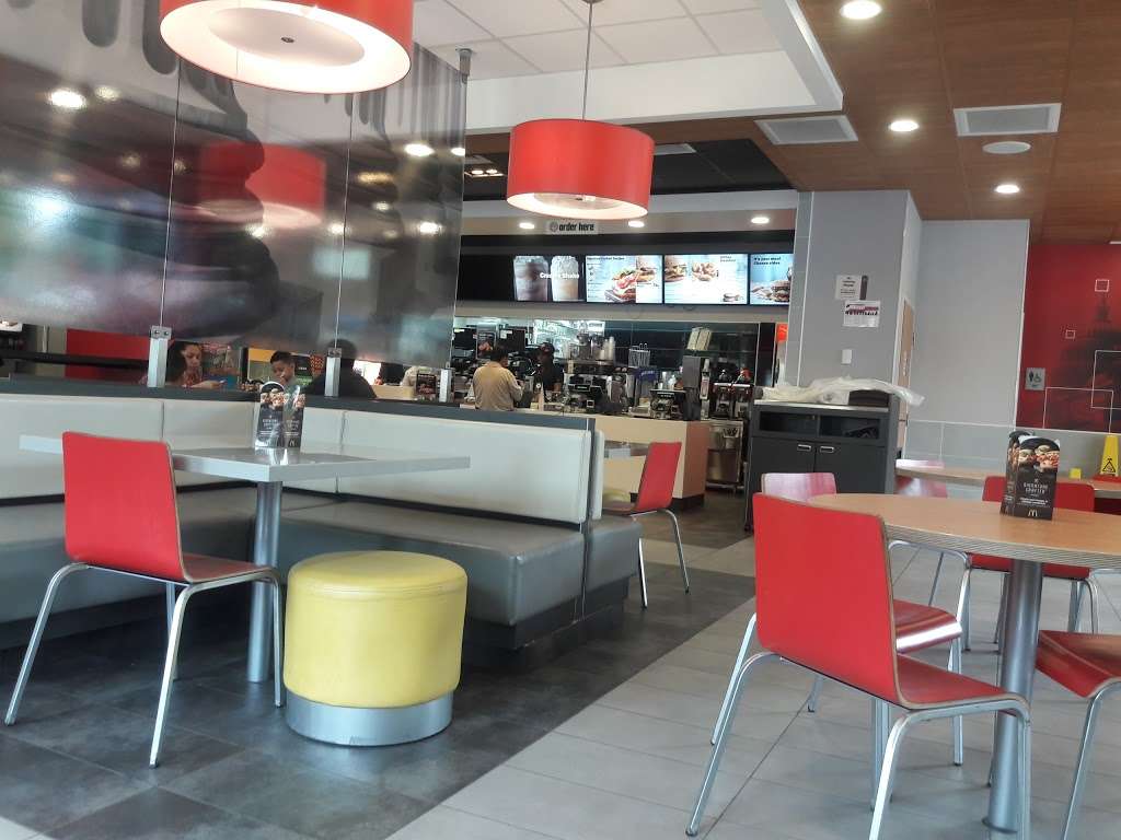 McDonalds | 3510 Duke St, Alexandria, VA 22304, USA | Phone: (703) 370-5365