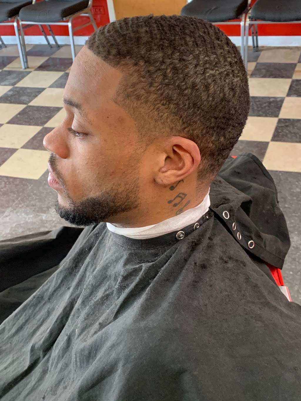 LeRoys Cuts | 2724 E 83rd St, Chicago, IL 60617, USA | Phone: (312) 366-5726