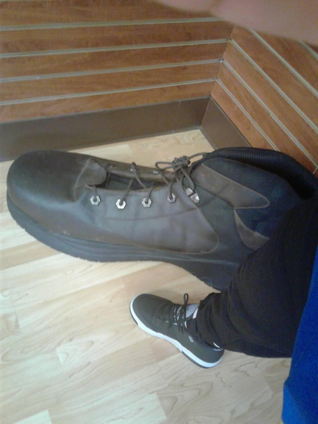 Saf-Gard Safety Shoe Co | 1422 Commerce Rd, Richmond, VA 23224, United States | Phone: (804) 231-9060