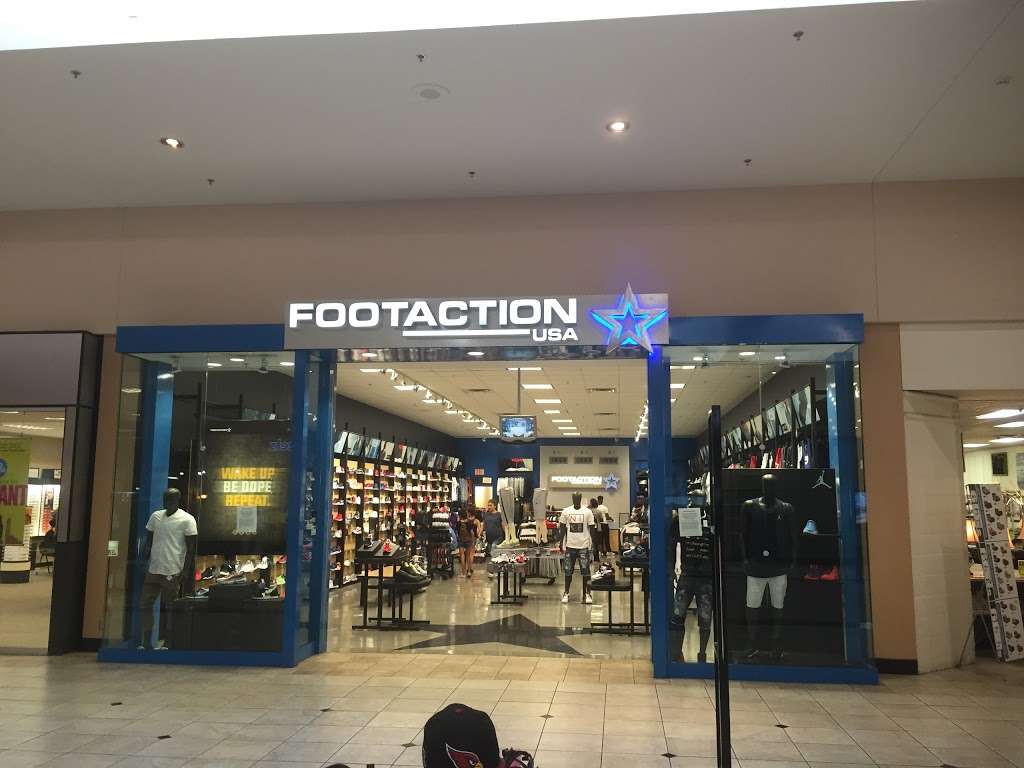 Footaction | 7611 W Thomas Rd, Phoenix, AZ 85033, USA | Phone: (623) 245-4190