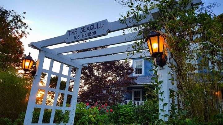 Seagull Inn | 106 Harbor Ave, Marblehead, MA 01945 | Phone: (781) 631-1893