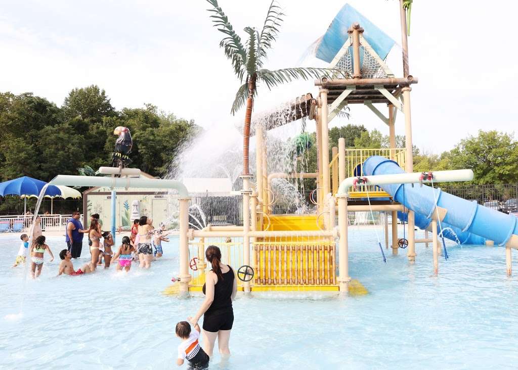 Volcano Island Waterpark | 20015 Volcano Island Dr, Sterling, VA 20165, USA | Phone: (703) 430-7683