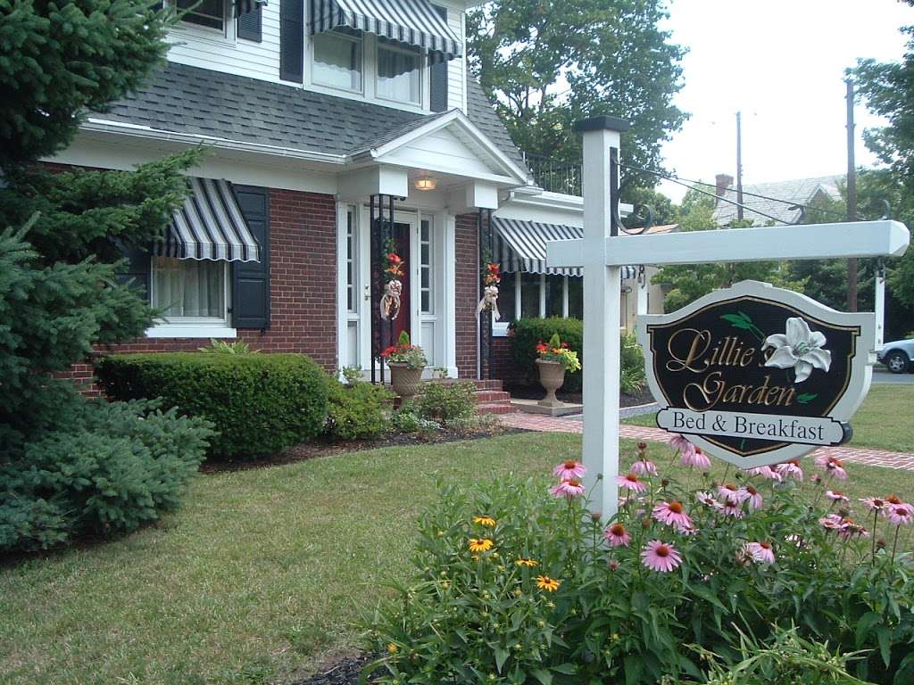 Lillies Garden B & B | 65 Norland Ave, Chambersburg, PA 17201, USA | Phone: (717) 261-6593