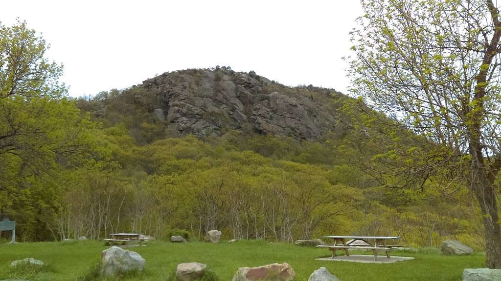 Storm King State Park parking lot | Cornwall-On-Hudson, NY 12520, USA