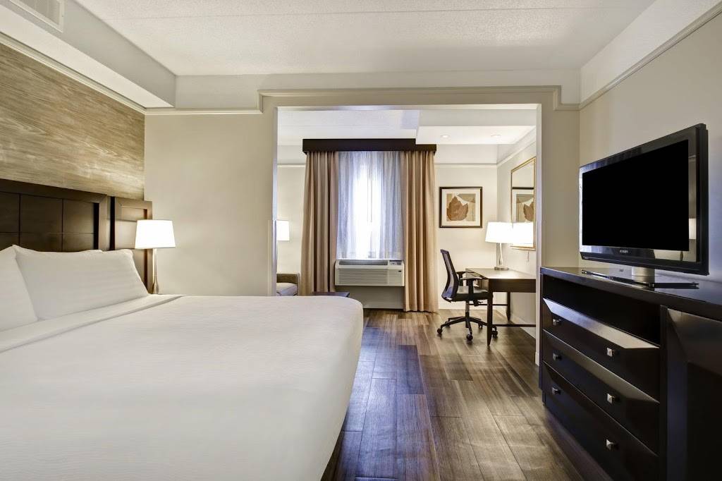 Holiday Inn & Suites Windsor (Ambassador Bridge) | 1855 Huron Church Rd, Windsor, ON N9C 2L6, Canada | Phone: (519) 966-1200