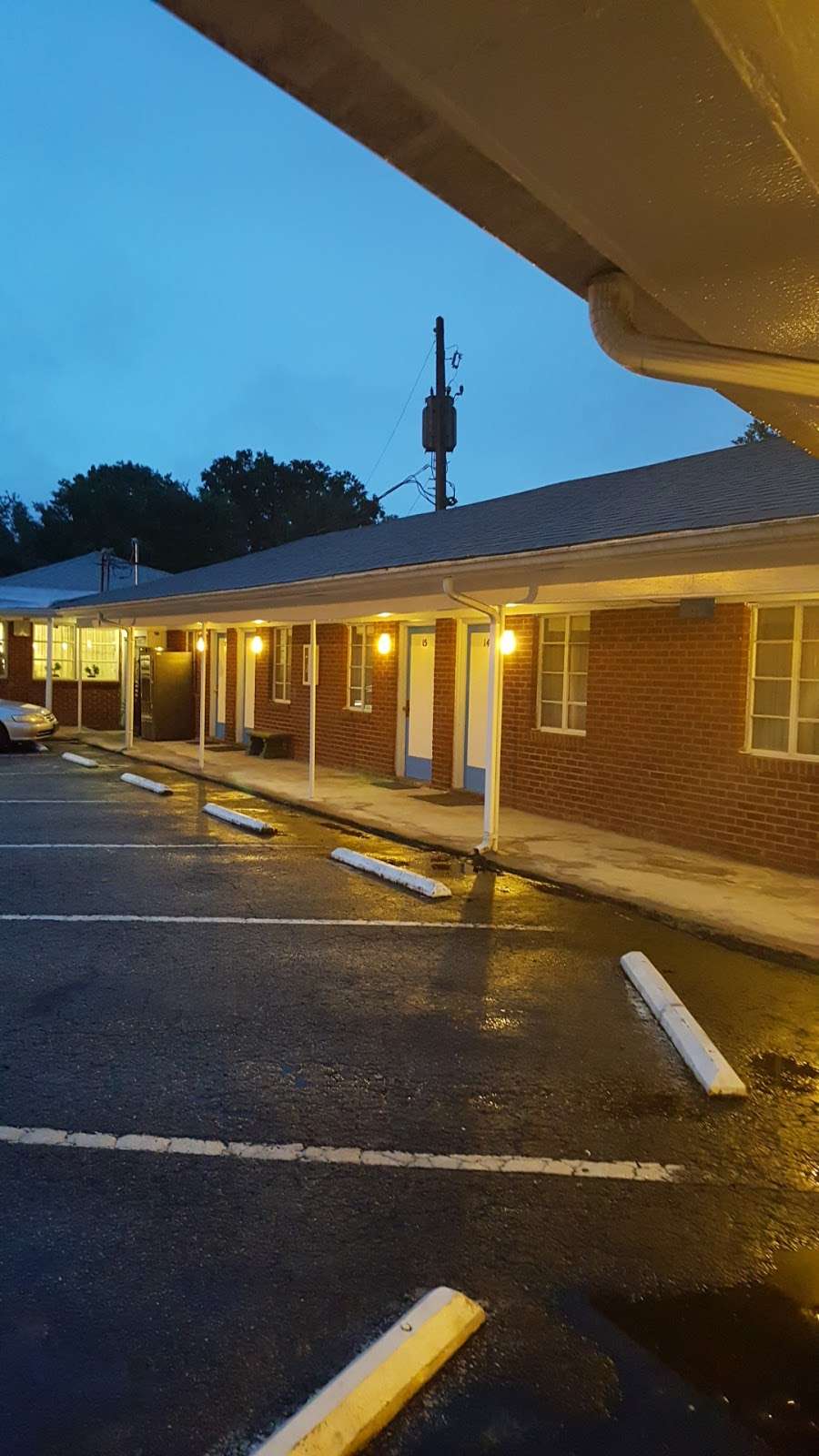 Motel Royal | 1709 Shelby Rd, Kings Mountain, NC 28086, USA | Phone: (704) 739-2236