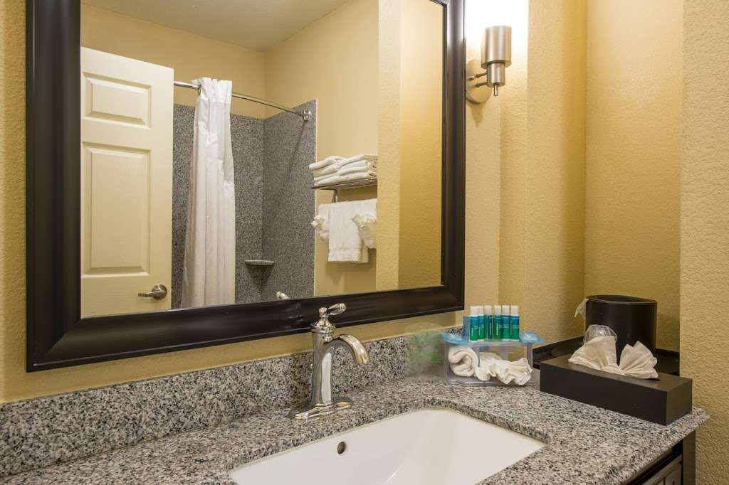 Holiday Inn Express & Suites Houston Space Ctr - Clear Lake | 900 Rogers Ct, Webster, TX 77598, USA | Phone: (281) 316-9750