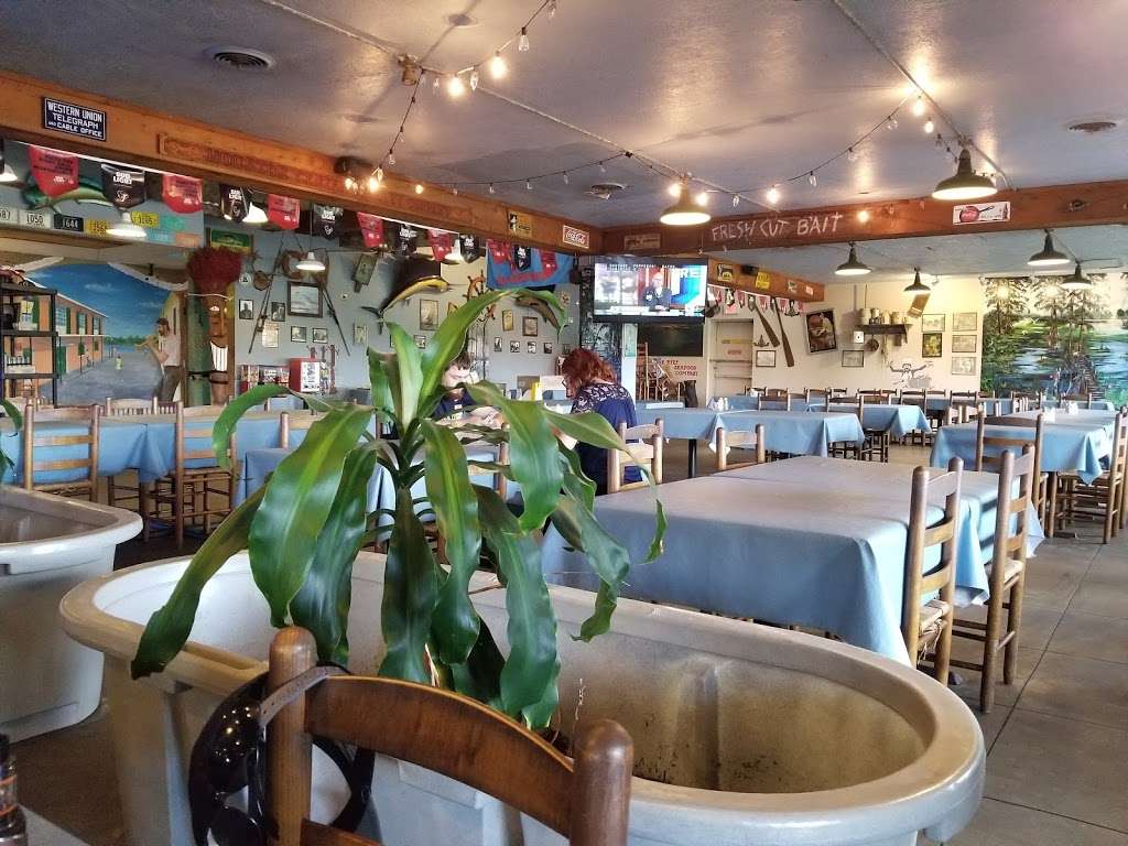 The Reef Seafood House | 1301 31st 1/2 St N, Texas City, TX 77590, USA | Phone: (409) 945-6151
