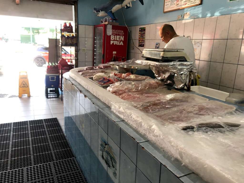 Pescadería y Mariscos El Dorado | Av de los Insurgentes, Bonampak &, Azteca, 22224 Tijuana, B.C., Mexico | Phone: 664 335 8381