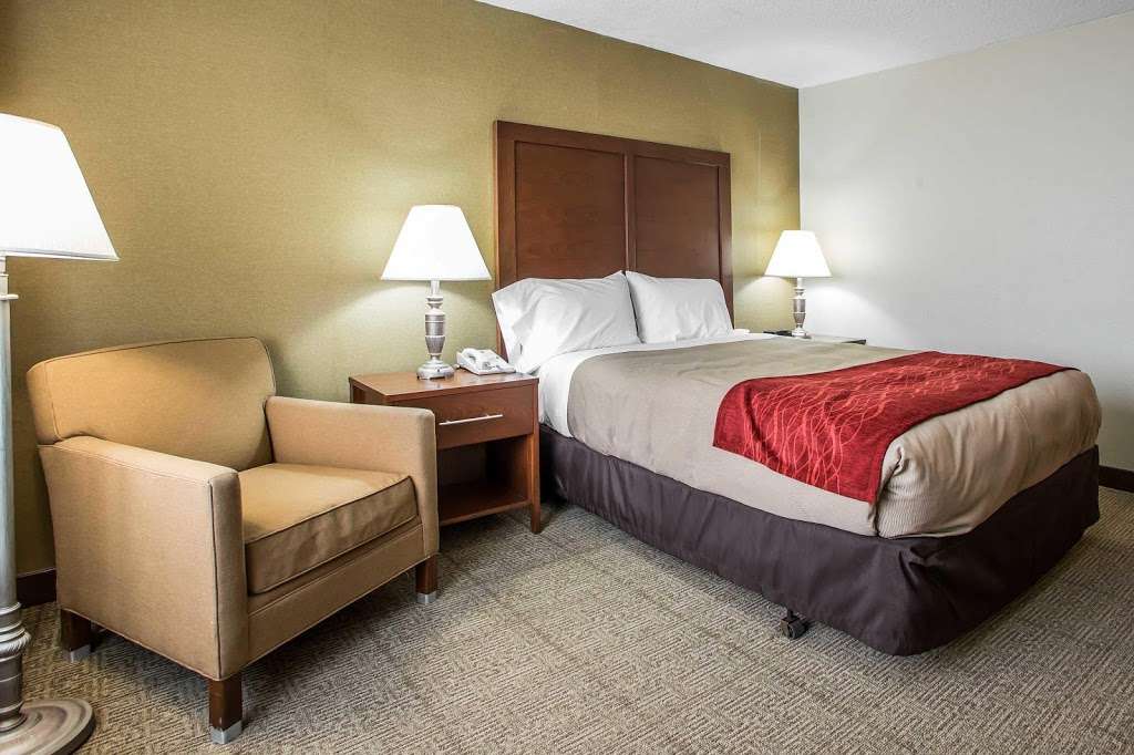 Quality Inn Midway Airport | 7353 S Cicero Ave, Chicago, IL 60629 | Phone: (773) 581-5300