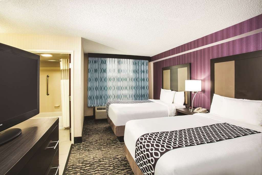 La Quinta Inn & Suites Newark - Elkton | 304 Belle Hill Rd, Elkton, MD 21921 | Phone: (410) 620-9494