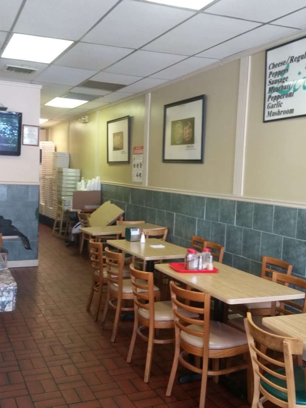 Little Joes Pizzeria | 24 Colonial Springs Rd, Wheatley Heights, NY 11798, USA | Phone: (631) 643-6012