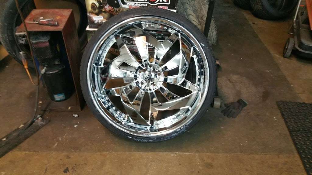 Circle City Hubcaps & Wheels | 40 N Post Rd, Indianapolis, IN 46219, USA | Phone: (317) 890-1450