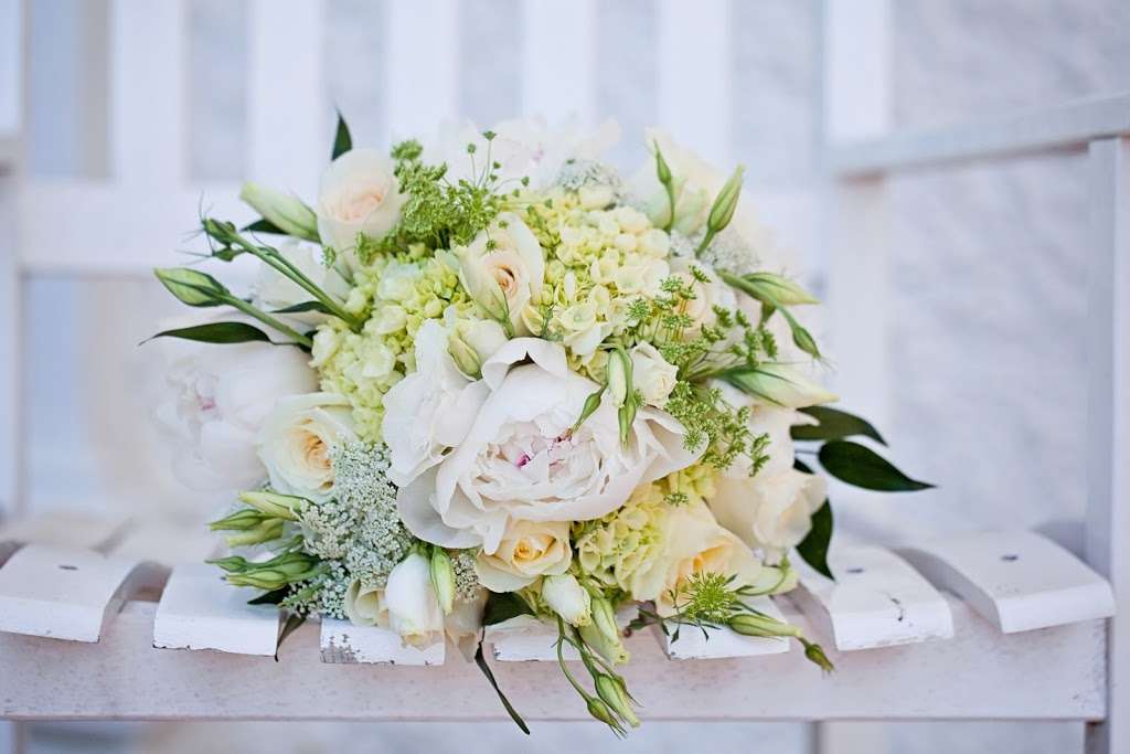 Colonial Florist | 100 N Main St, Gordonsville, VA 22942, USA | Phone: (540) 832-3611