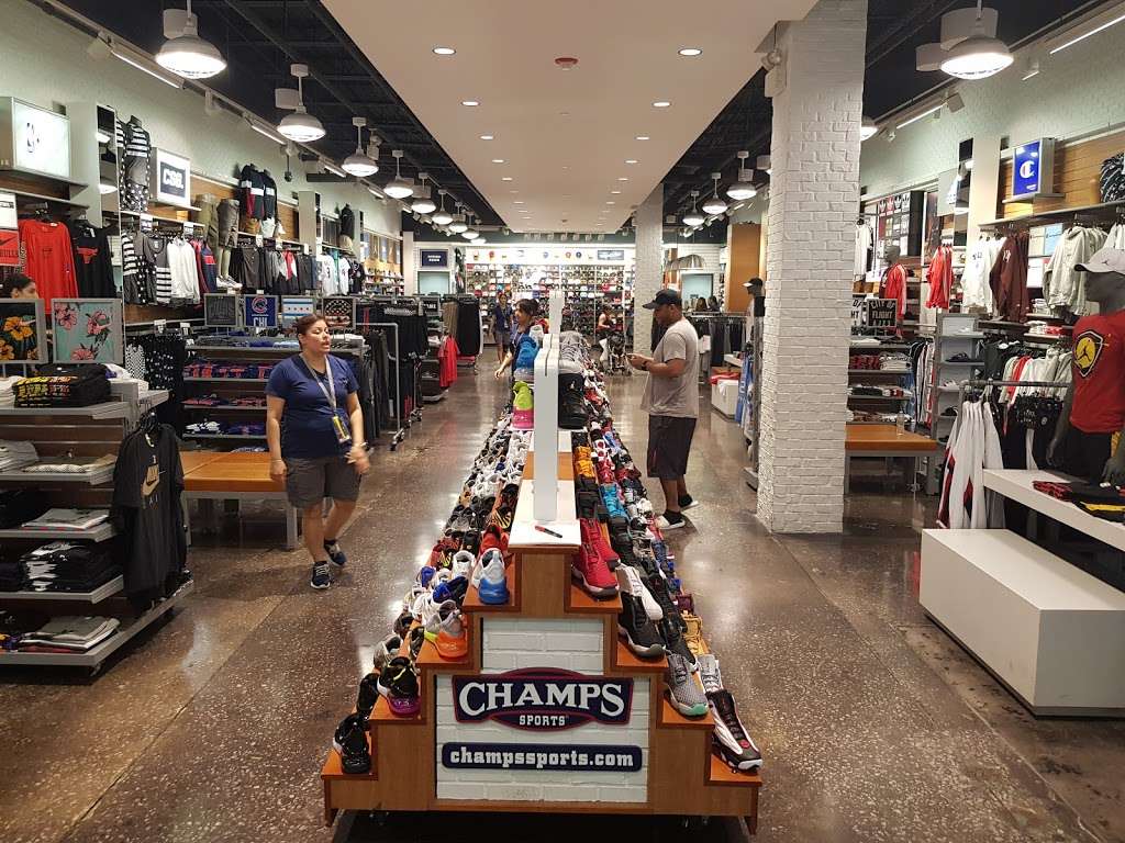 Champs Sports | 120 Chicago Ridge Mall, Chicago Ridge, IL 60415, USA | Phone: (708) 423-8872