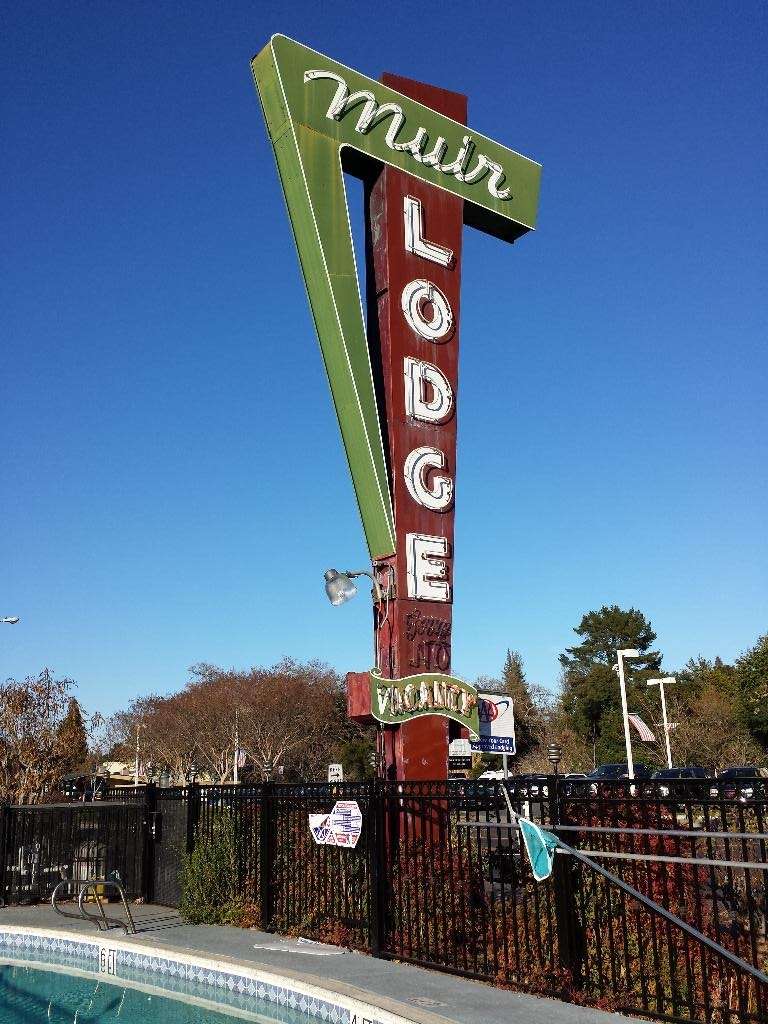 Muir Lodge Motel Martinez | 3930 Alhambra Ave, Martinez, CA 94553, USA | Phone: (925) 228-3308