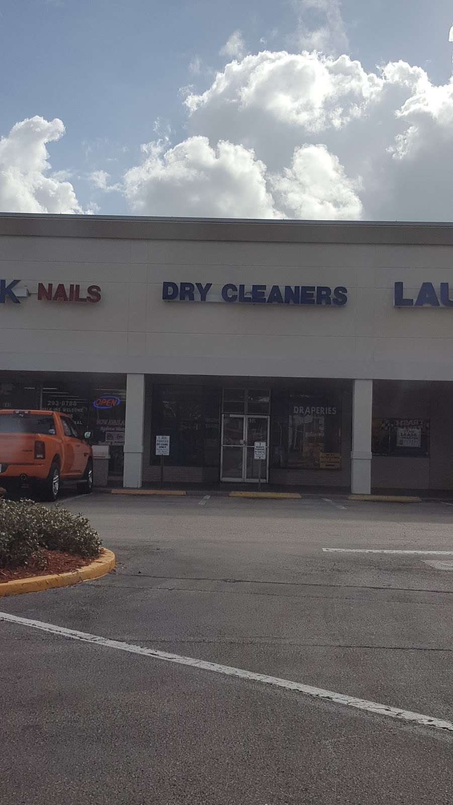 Executive Dry Cleaners Inc | 630 Cypress Gardens Blvd, Winter Haven, FL 33880, USA | Phone: (863) 293-6121