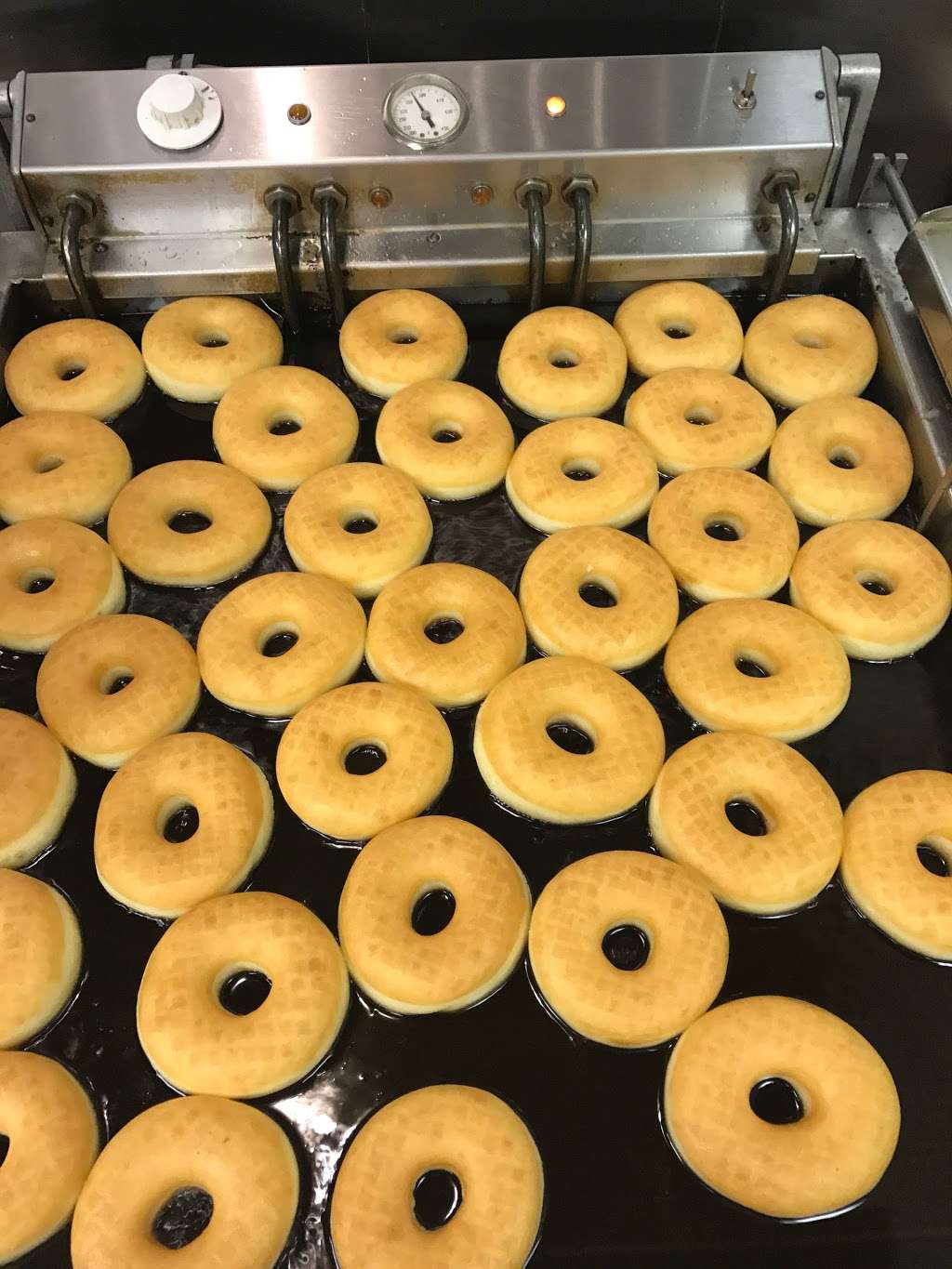 Bakery Donuts | 5790 N Main St, Baytown, TX 77521, USA | Phone: (281) 421-2086