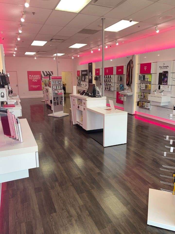 T-Mobile | 8499 W, Ogden Ave #103, Lyons, IL 60534 | Phone: (708) 447-2209