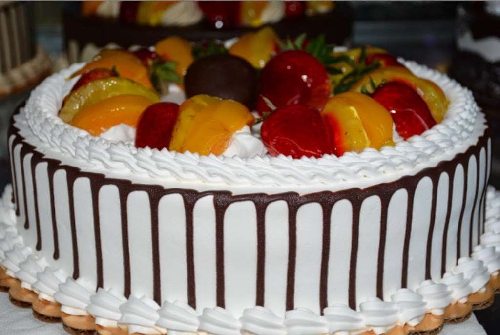 La Illusion Bakery | 134 N Kennedy Dr, Carpentersville, IL 60110 | Phone: (847) 836-1400