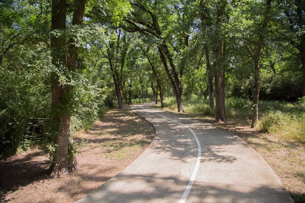 Bob Findlay Linear Park | 900 Findlay Dr, Arlington, TX 76012, USA | Phone: (817) 459-5474