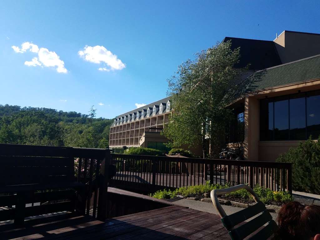 Chateau Resort & Conference Center | 475 Camelback Rd, Tannersville, PA 18372, USA | Phone: (570) 629-5900