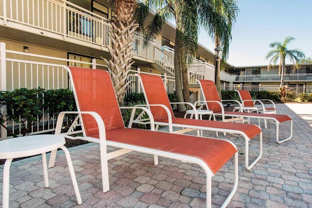 Econo Lodge Orlando Airport | 3835 McCoy Rd Building B, Orlando, FL 32812 | Phone: (407) 601-0928