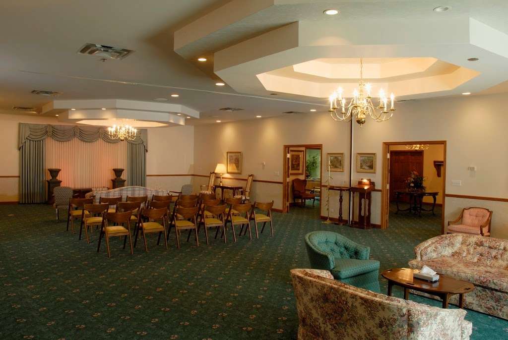 Yurs Funeral Homes Inc 1771 W State St, Geneva, IL 60134, USA