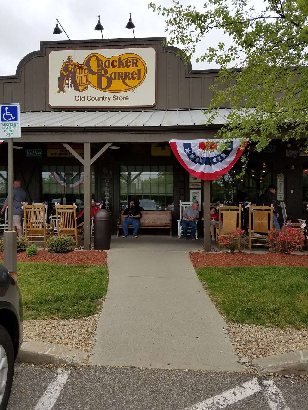 Cracker Barrel Old Country Store | 1048 South St #40, Wrentham, MA 02093, USA | Phone: (508) 384-0477
