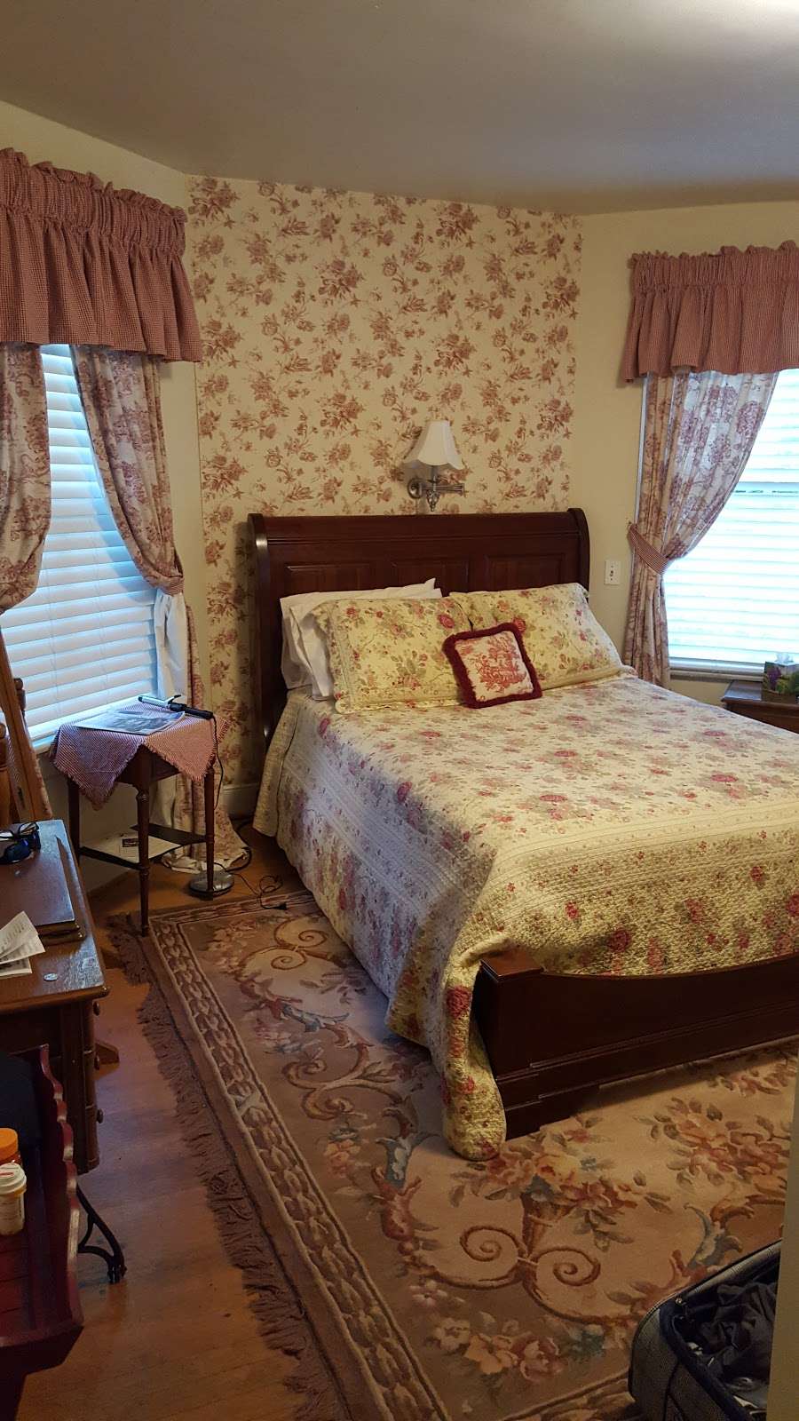 Inn on Poplar Hill | 278 Caroline St, Orange, VA 22960 | Phone: (540) 672-6840