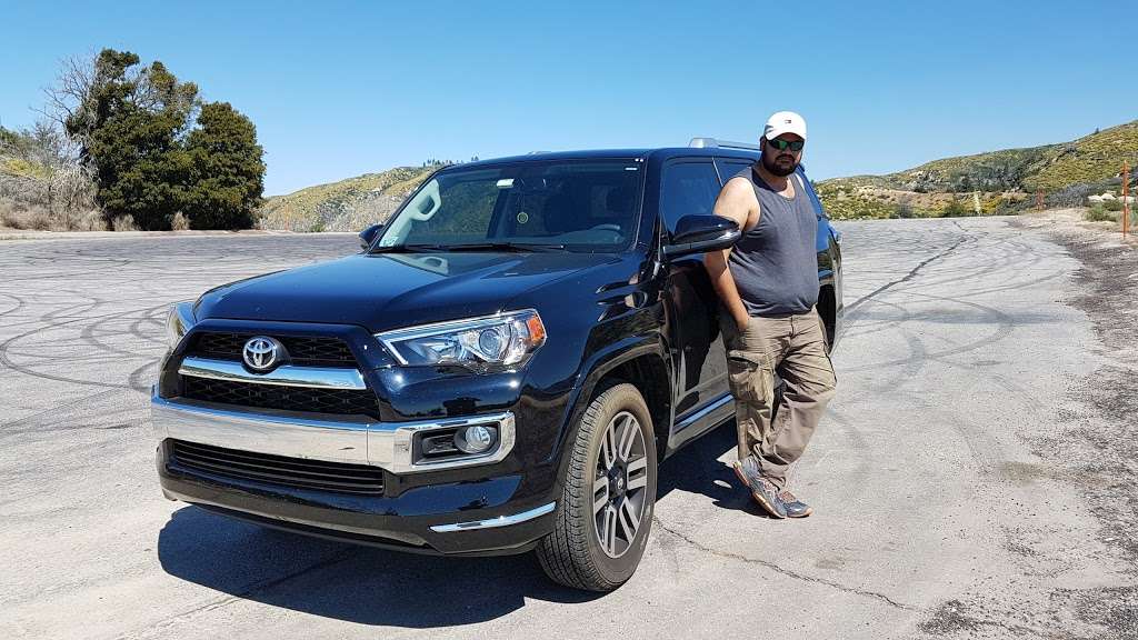 Parking and trailhead to a few unnamed trails | Angeles Crest Hwy, Palmdale, CA 93550, USA