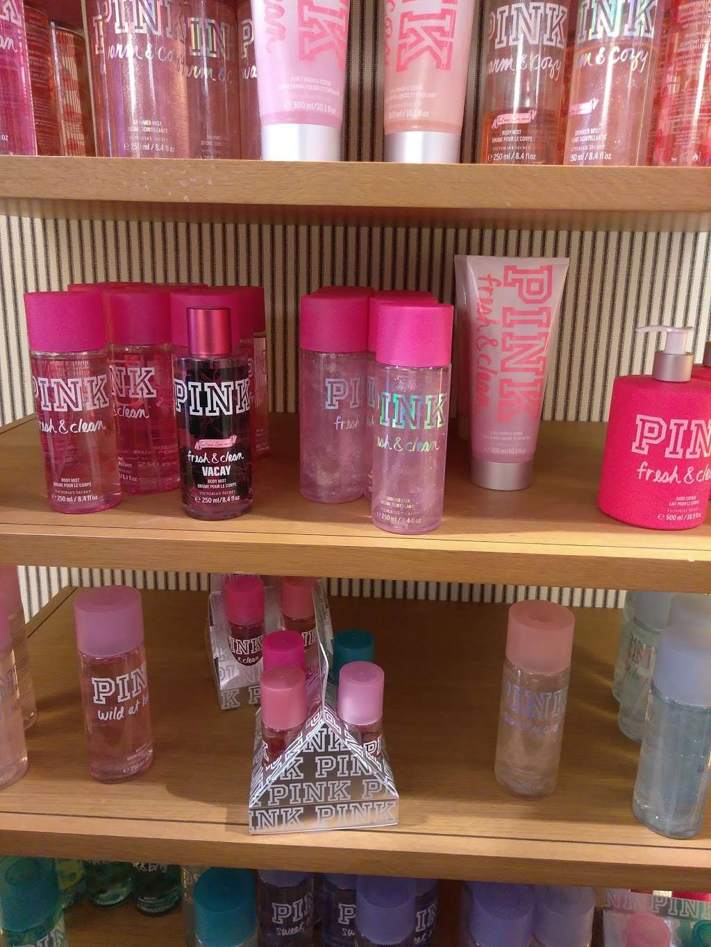 Victorias Secret & PINK | 860 N.W. Blue Parkway 111 and 115, Lees Summit, MO 64086, USA | Phone: (816) 246-5700