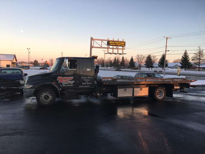 Midnight Blue Towing | 1500 E North St, Crown Point, IN 46307, USA | Phone: (219) 662-1007