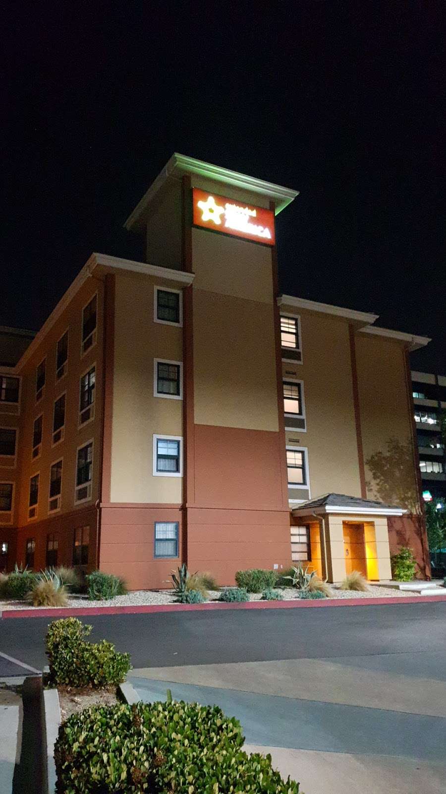 Extended Stay America Los Angeles - Burbank Airport | 2200 W Empire Ave, Burbank, CA 91504 | Phone: (818) 567-0952