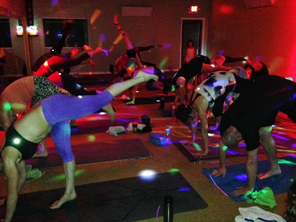 Hot Yoga near Deerfield Beach at Yoga Aura | 2910 N Federal Hwy, Boca Raton, FL 33431 | Phone: (561) 409-0811