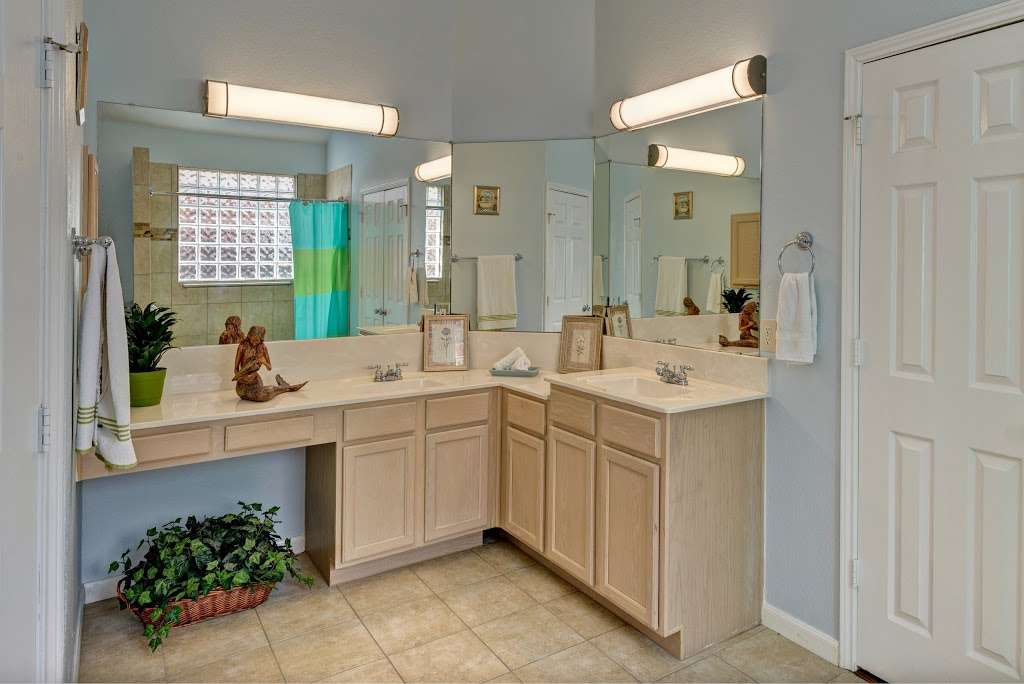 4 Seasons Senior Living | 2208 Peachtree Ln, Lewisville, TX 75067, USA | Phone: (972) 584-9880