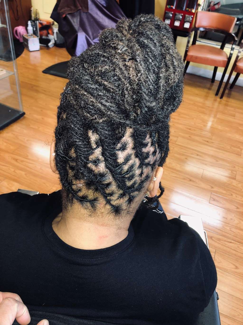 TWISTED ROOTS SALON | 701 E 75th St, Chicago, IL 60619, USA | Phone: (773) 994-9878