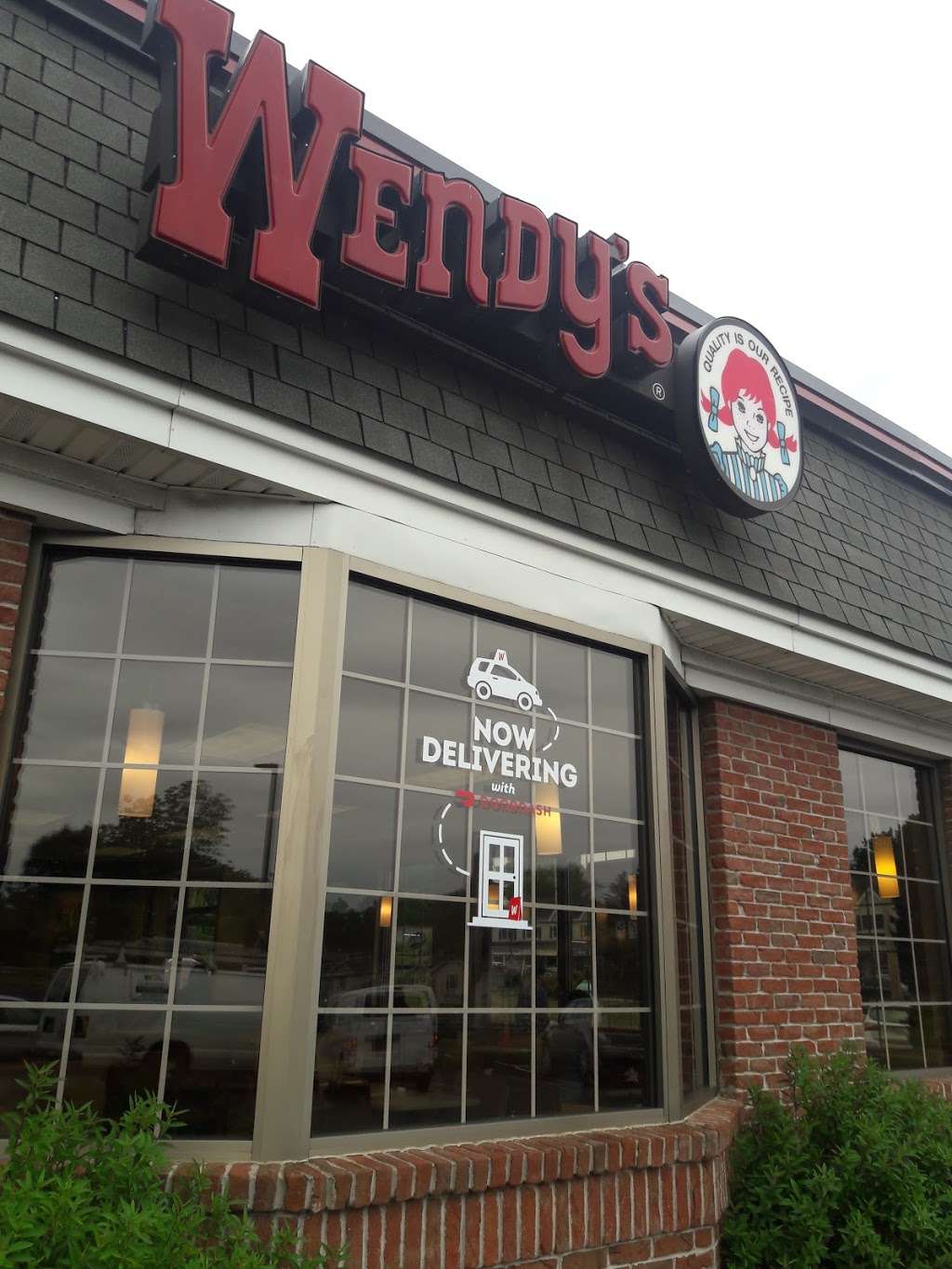 Wendys | 320 NY-59, Airmont, NY 10901 | Phone: (845) 369-8500