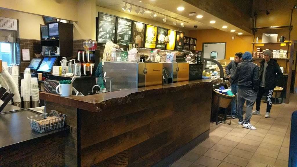 Starbucks | 2310 Laporte Ave #900, Valparaiso, IN 46383, USA | Phone: (219) 462-6404