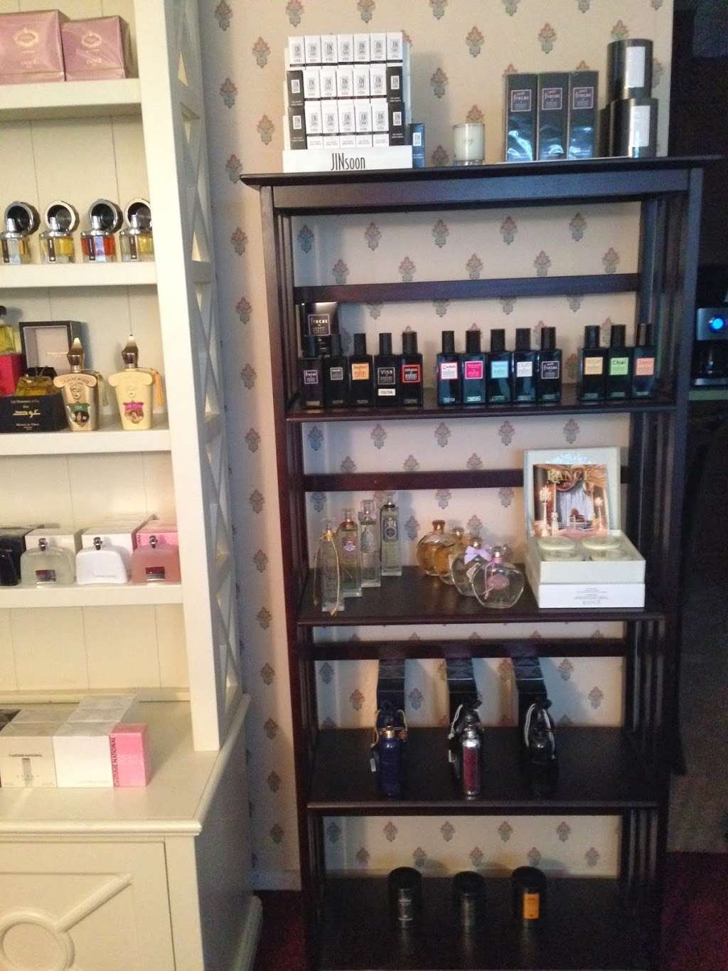 Perfume House by Lorraine | 22 Naomi Ave, Landisville, PA 17538, USA | Phone: (717) 421-9140