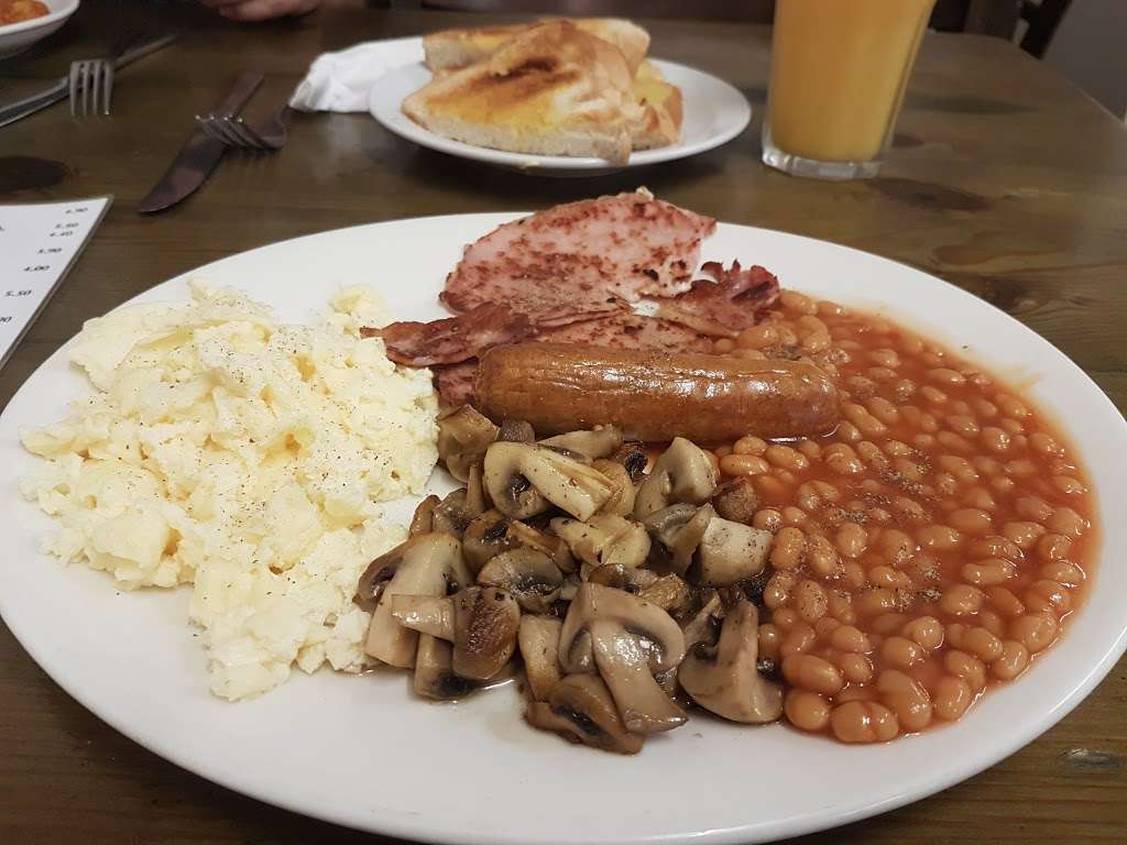 Caterham Cafe | 17 Godstone Rd, Caterham CR3 6RE, UK | Phone: 01883 348999