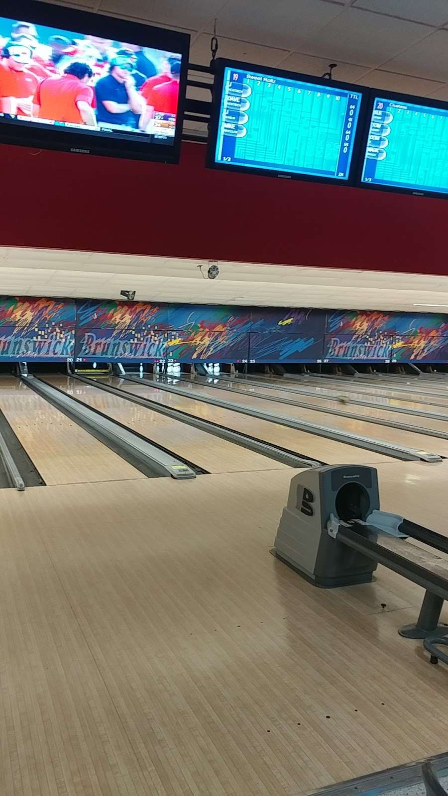 Brunswick Zone Roselle Lanes | 1100 W Lake St, Roselle, IL 60172, USA | Phone: (630) 351-2100