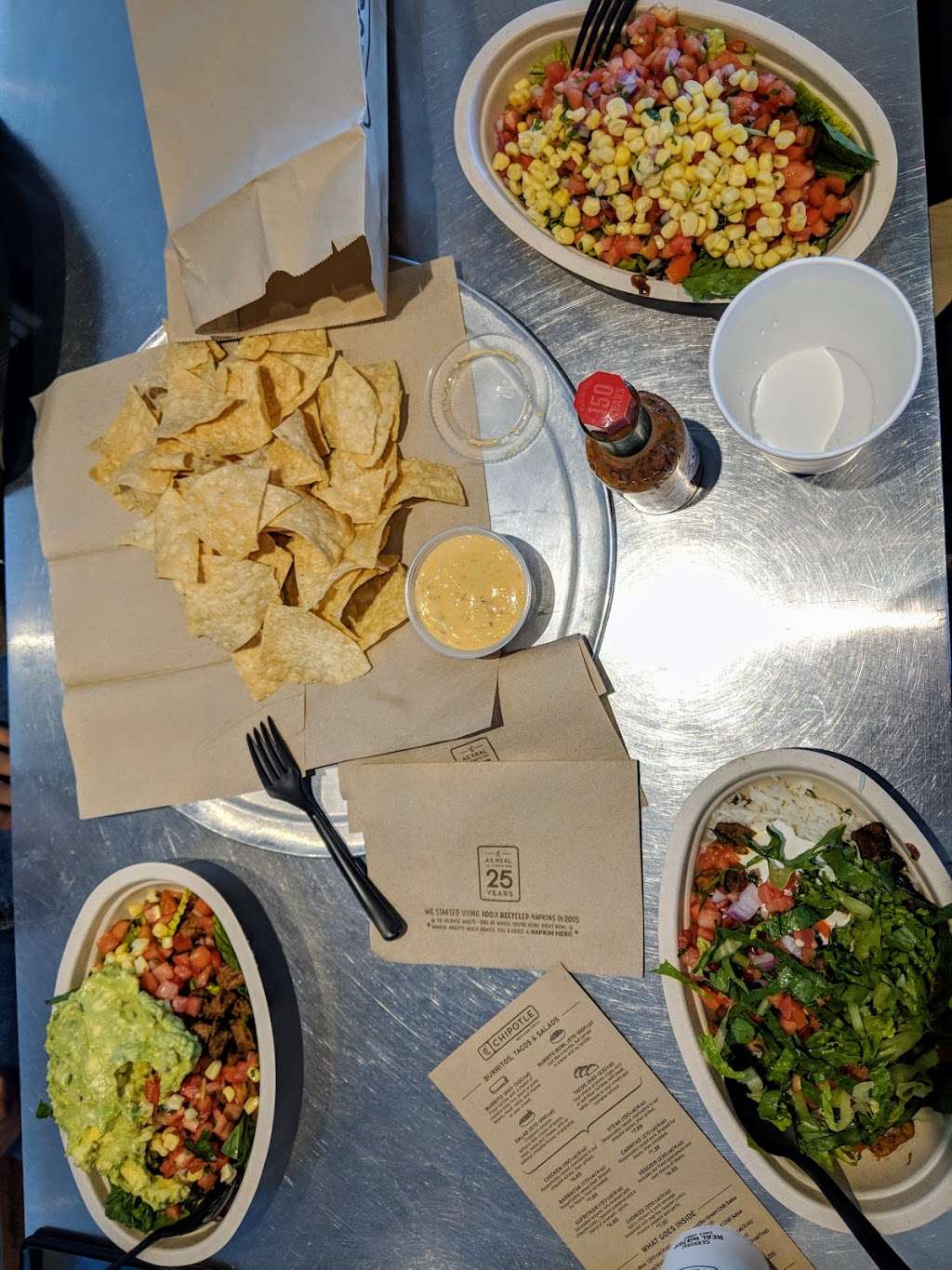 Chipotle Mexican Grill | 811 Butterfield Rd, Wheaton, IL 60189, USA | Phone: (630) 588-9728