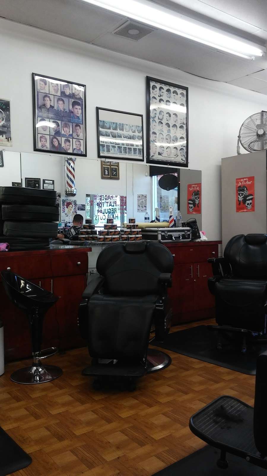 La Tijera Loca Barber | 3160 N E St, San Bernardino, CA 92405, USA | Phone: (909) 927-3666